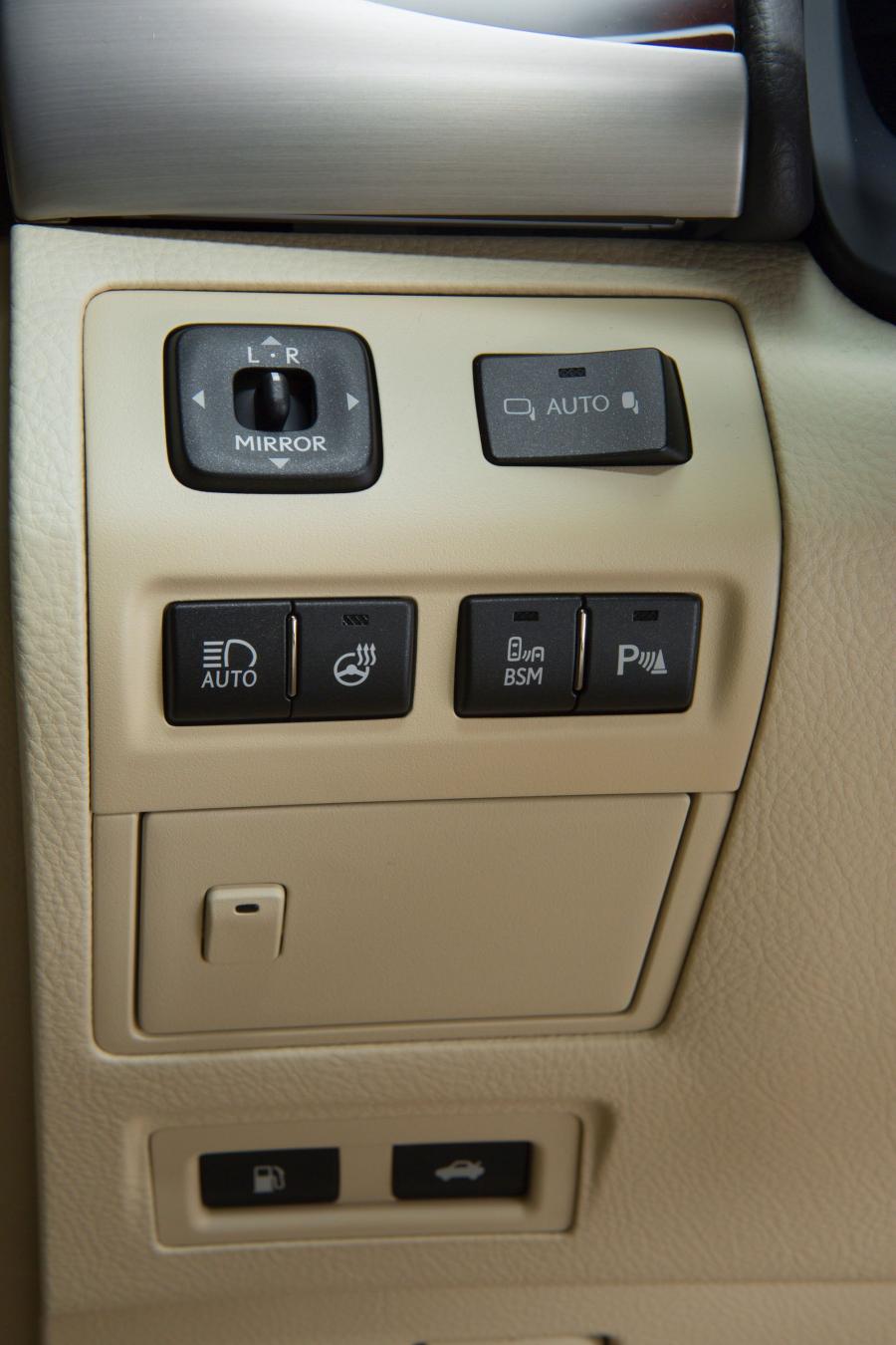  Lexus LS460 2013 года  (фото 50 из 111)